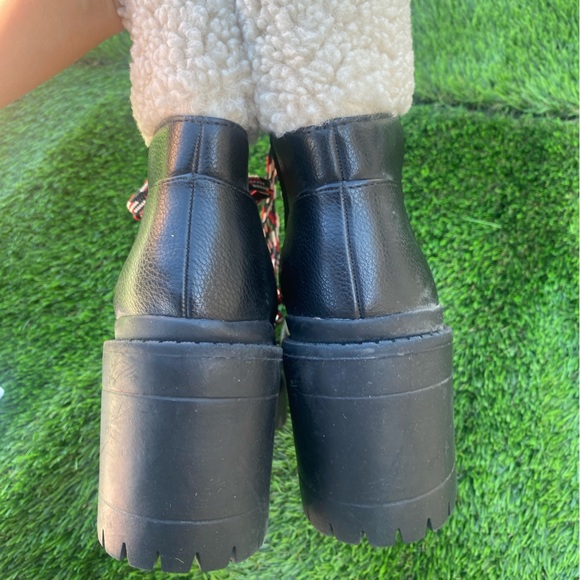 Universal Thread Boots - Picture 2 of 4